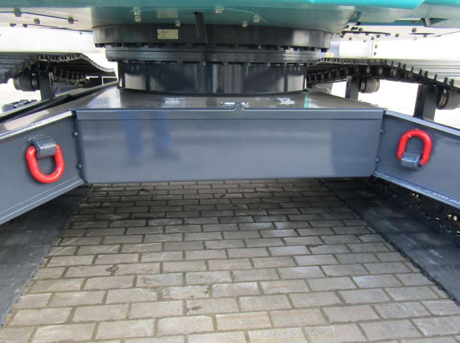   APK Wegenbouw N.V. uit Geel heeft, via De Bruycker-Kemp, opnieuw een Kobelco SK270SRLC-5E rupsgraafmachine met tweedelige giek in ontvangst genomen.